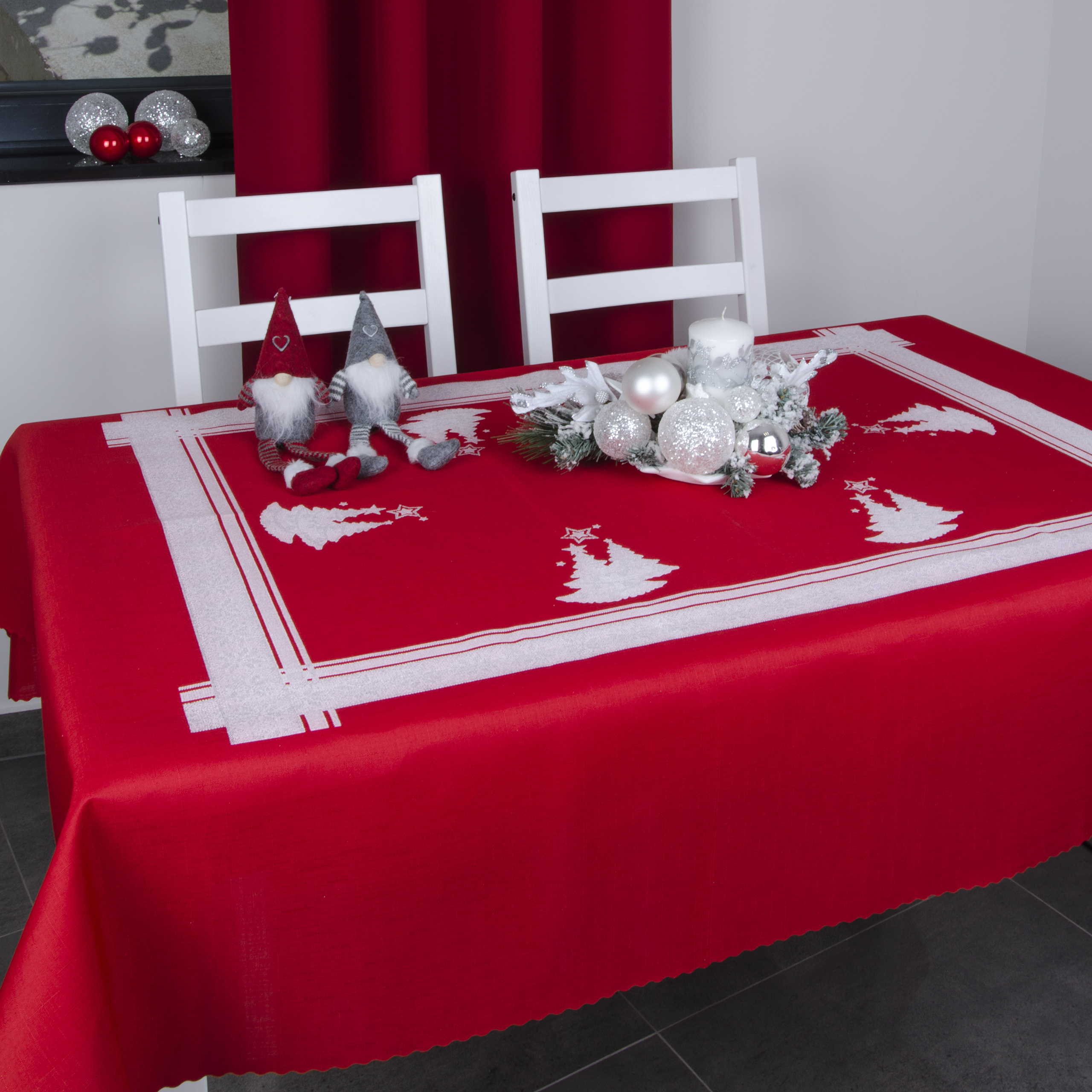 Obrus Świąteczny BN17 – Czerwień Obrus Świąteczny BN17 – Czerwień