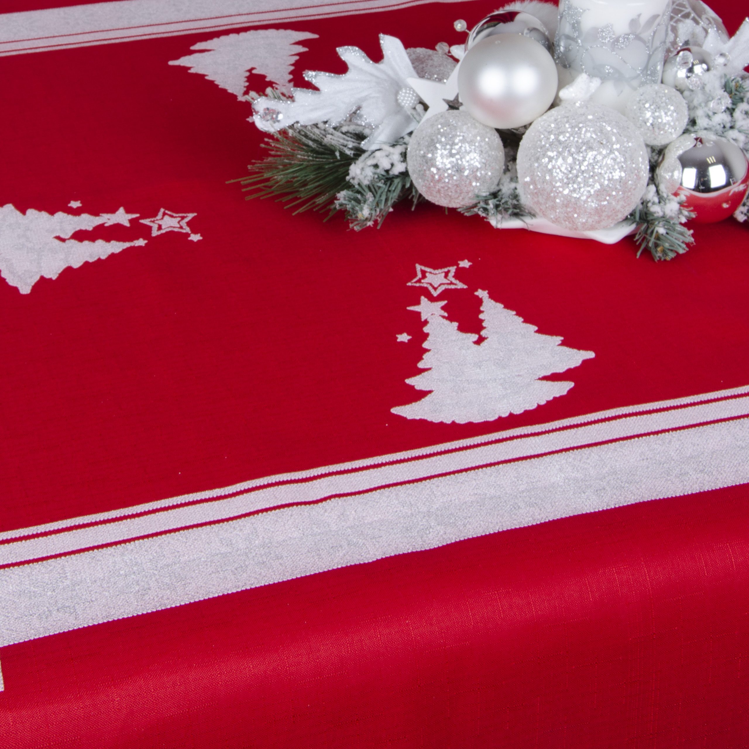 Obrus Świąteczny BN17 – Czerwień Obrus Świąteczny BN17 – Czerwień