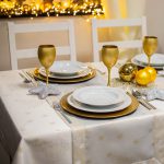 Obrus świąteczny Jodełka – Biel srebro