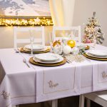 Obrus świąteczny Jodełka – Biel złoto