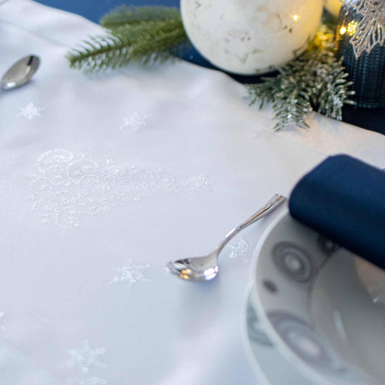 Bieżnik świąteczny Gold Silver Gwiazdki – Srebro Bieżnik świąteczny Gold Silver Gwiazdki – Srebro