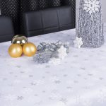 Obrus Świąteczny Śnieżynki – Biel Srebro