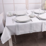 Obrus Kropki Lux – Biel Srebro