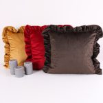 Poszewka welwetowa z falbanką – Bordo