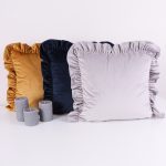 Poszewka welwetowa z falbanką – Szara