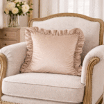 Poszewka welwetowa z falbanką – Beż