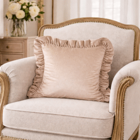 Poszewka welwetowa z falbanką – Beż