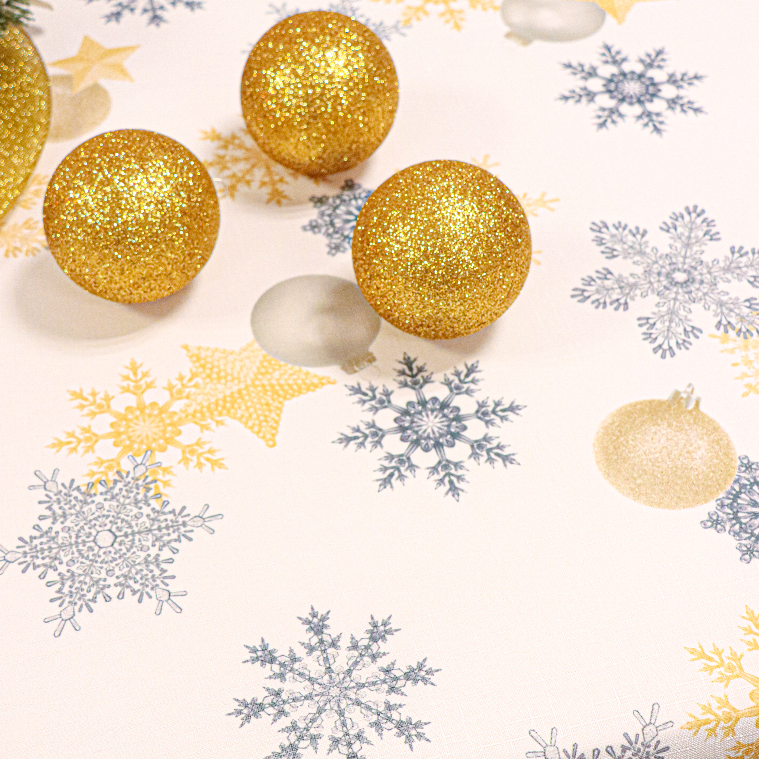 Obrus Świąteczny Boże Narodzenie- biały czarna gwiazdka Obrus Świąteczny Boże Narodzenie- biały czarna gwiazdka