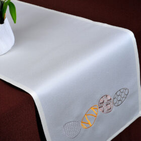 Pas Wielkanocny ze wzorem – biały z żółtym jajkiem