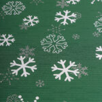 Obrus Świąteczny Śnieżynki – Ciemna zieleń