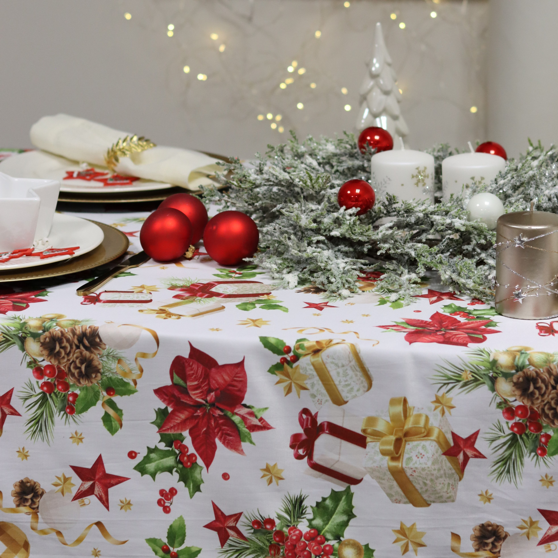 Obrus świąteczny – Prezenty Obrus świąteczny – Prezenty