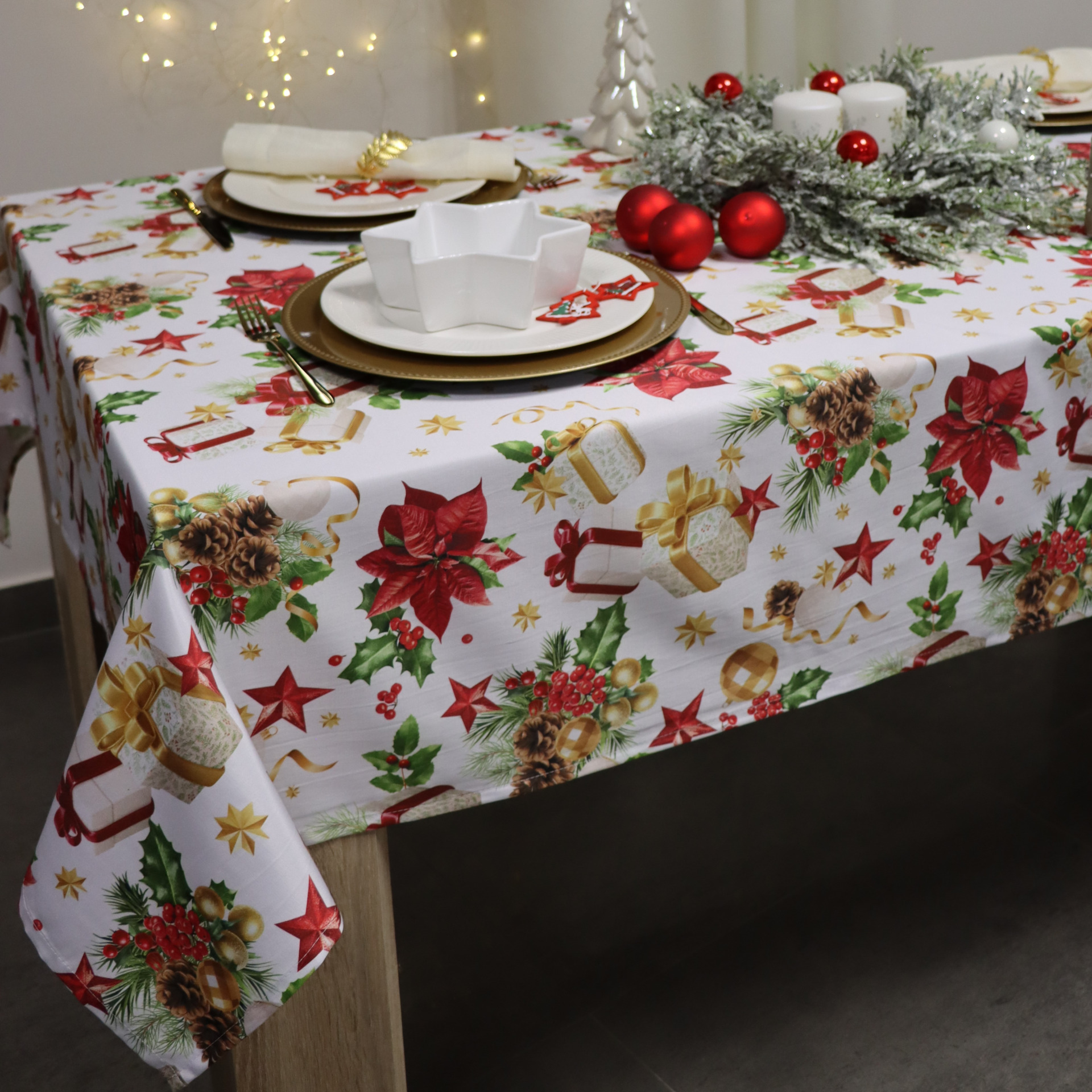 Obrus świąteczny – Prezenty Obrus świąteczny – Prezenty