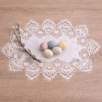 Serwetka do koszyczka wielkanocnego  z gipiurą 30×50