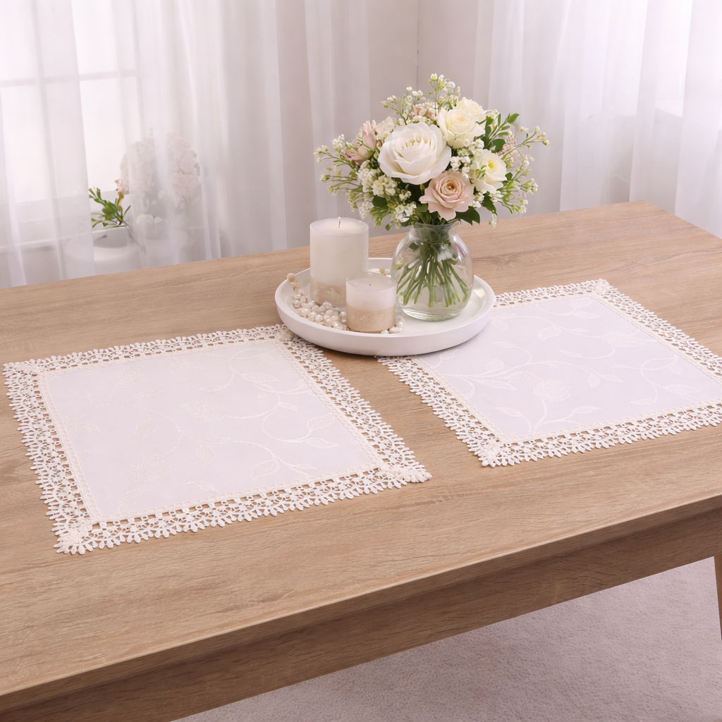 Serwetka 40×40 cm ekri z wąską gipiurą 5 cm Serwetka 40×40 cm ekri z wąską gipiurą 5 cm