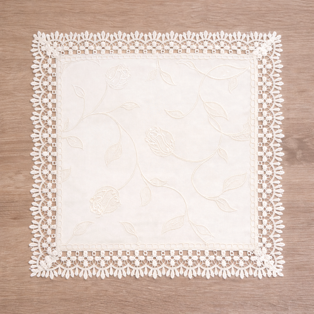 Serwetka 40×40 cm ekri z wąską gipiurą 5 cm Serwetka 40×40 cm ekri z wąską gipiurą 5 cm