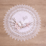 Serwetka do koszyczka wielkanocnego biała z gipiurą Serwetka do koszyczka wielkanocnego biała z gipiurą